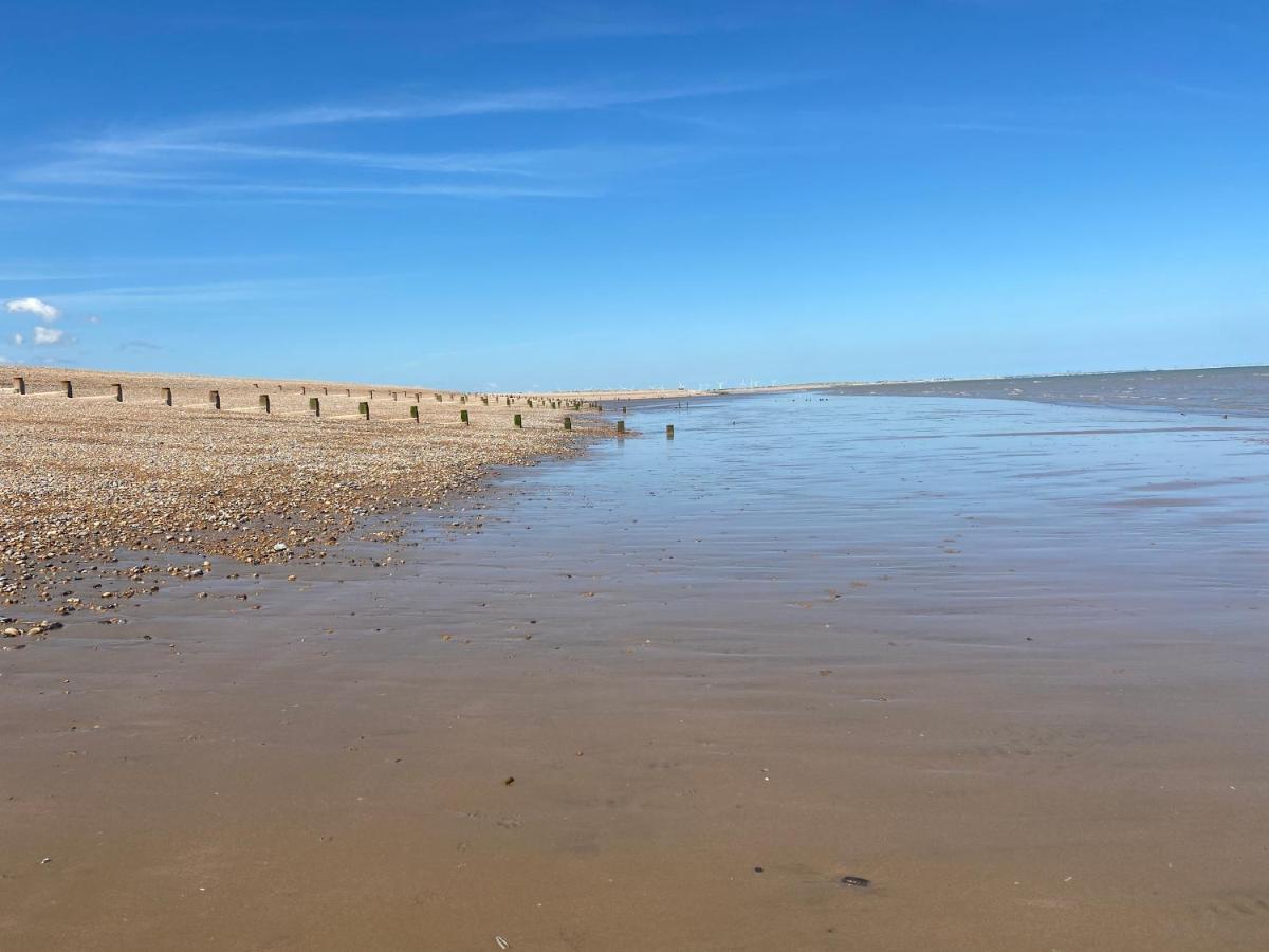 Winchelsea Beach Holiday Home - Pool & Beach Экстерьер фото